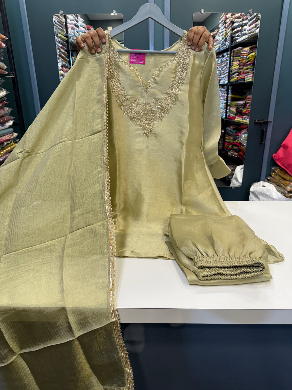 Premium giraffe gold dress 😍😍👌🏻👌🏻