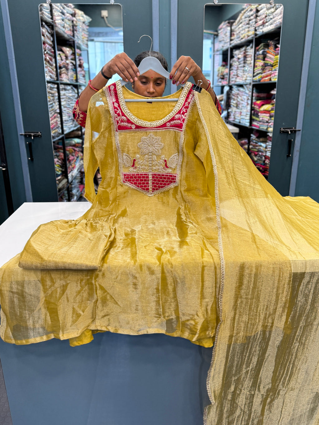 Crush tissue beautiful suit💛💛
