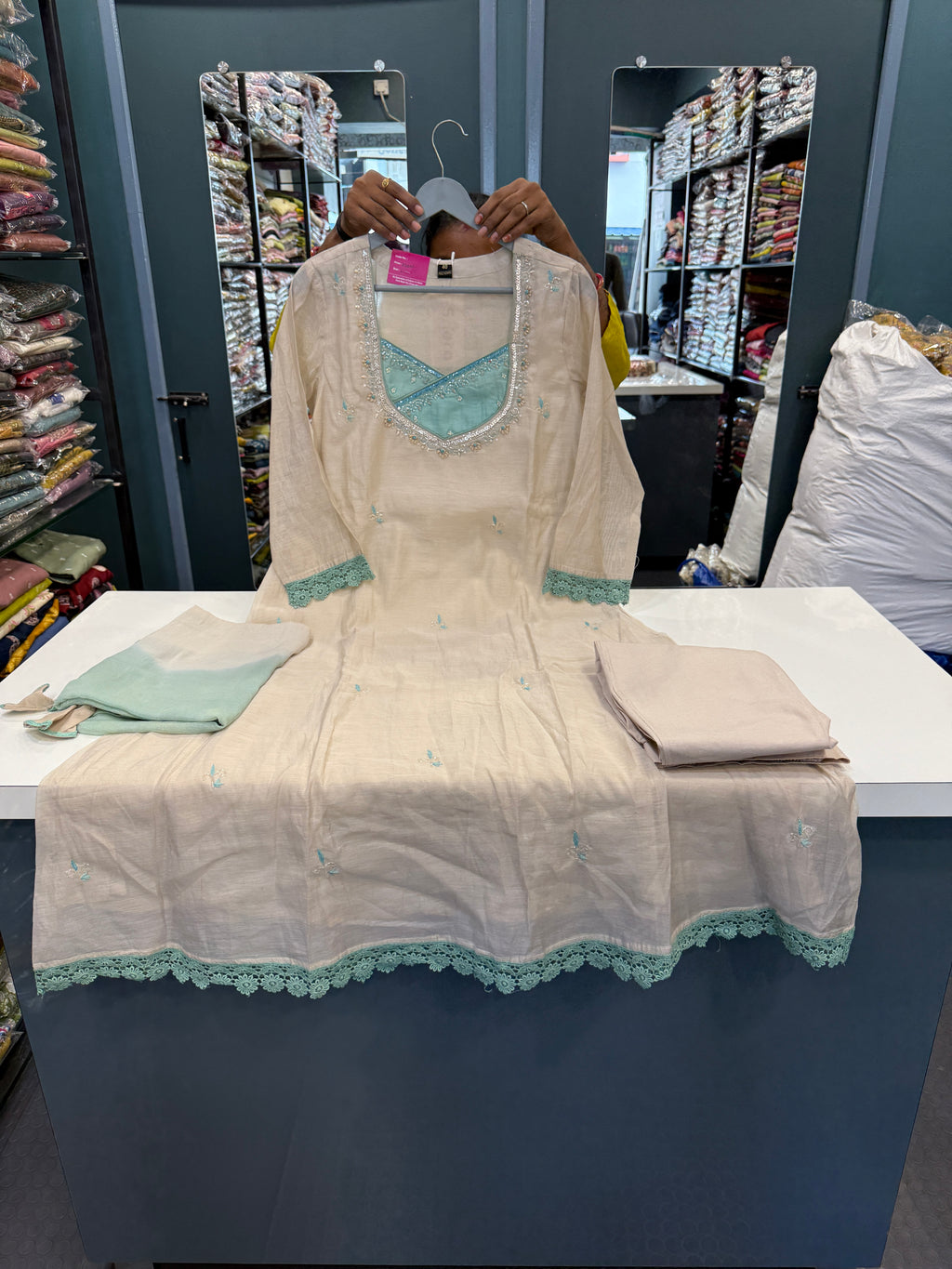 Premium Mulchanderi suit 🤍🤍😍😍