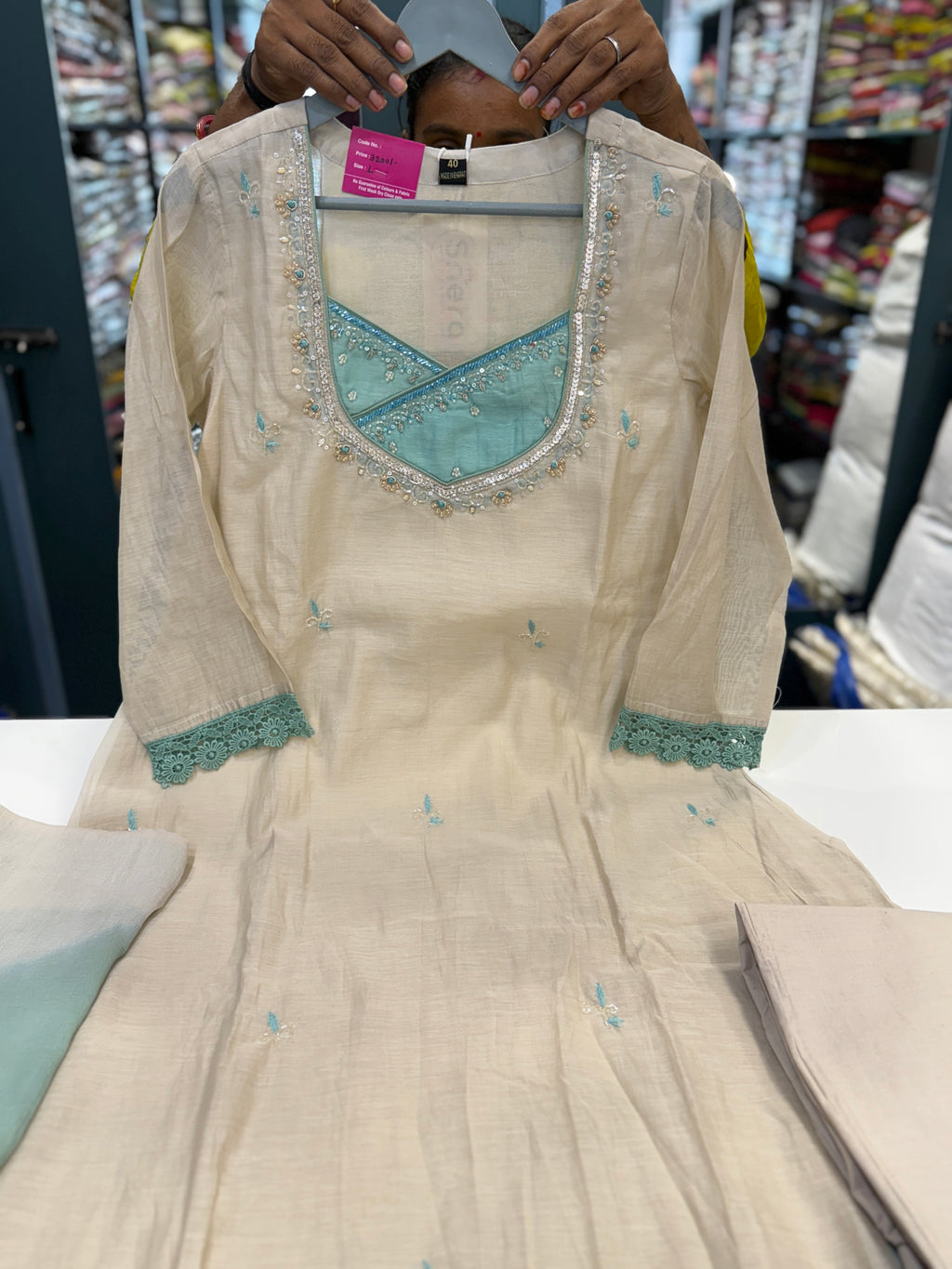 Premium Mulchanderi suit 🤍🤍😍😍
