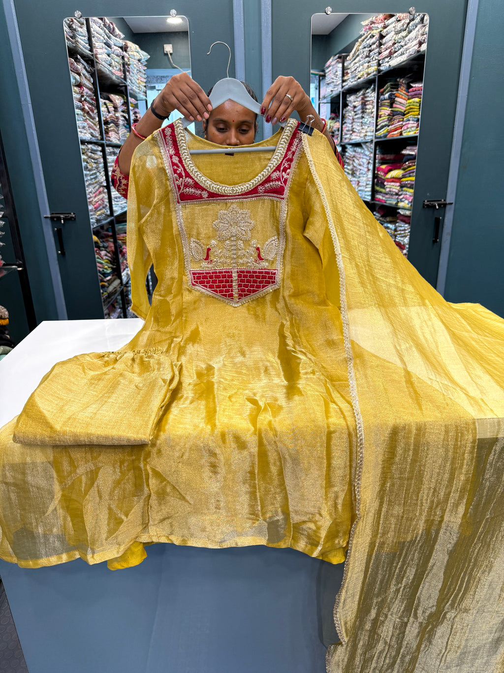 Crush tissue beautiful suit💛💛