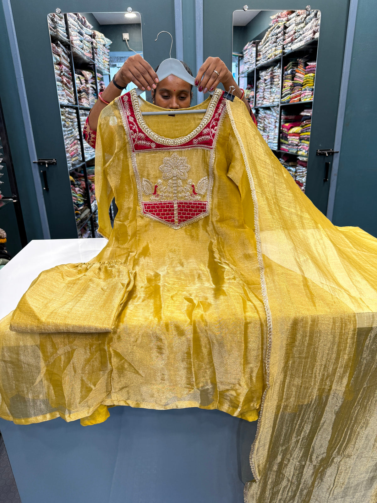 Crush tissue beautiful suit💛💛