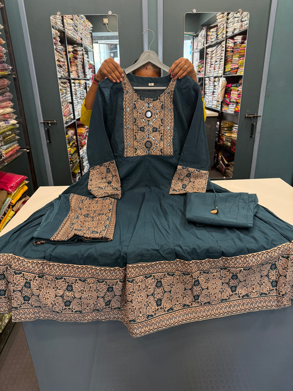 Anarkali b beautiful dress😍✌🏻
