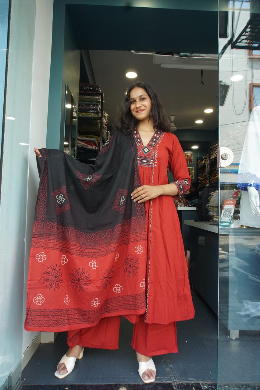 Red Colour Gamthi Work