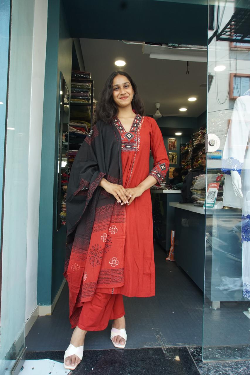 Red Colour Gamthi Work