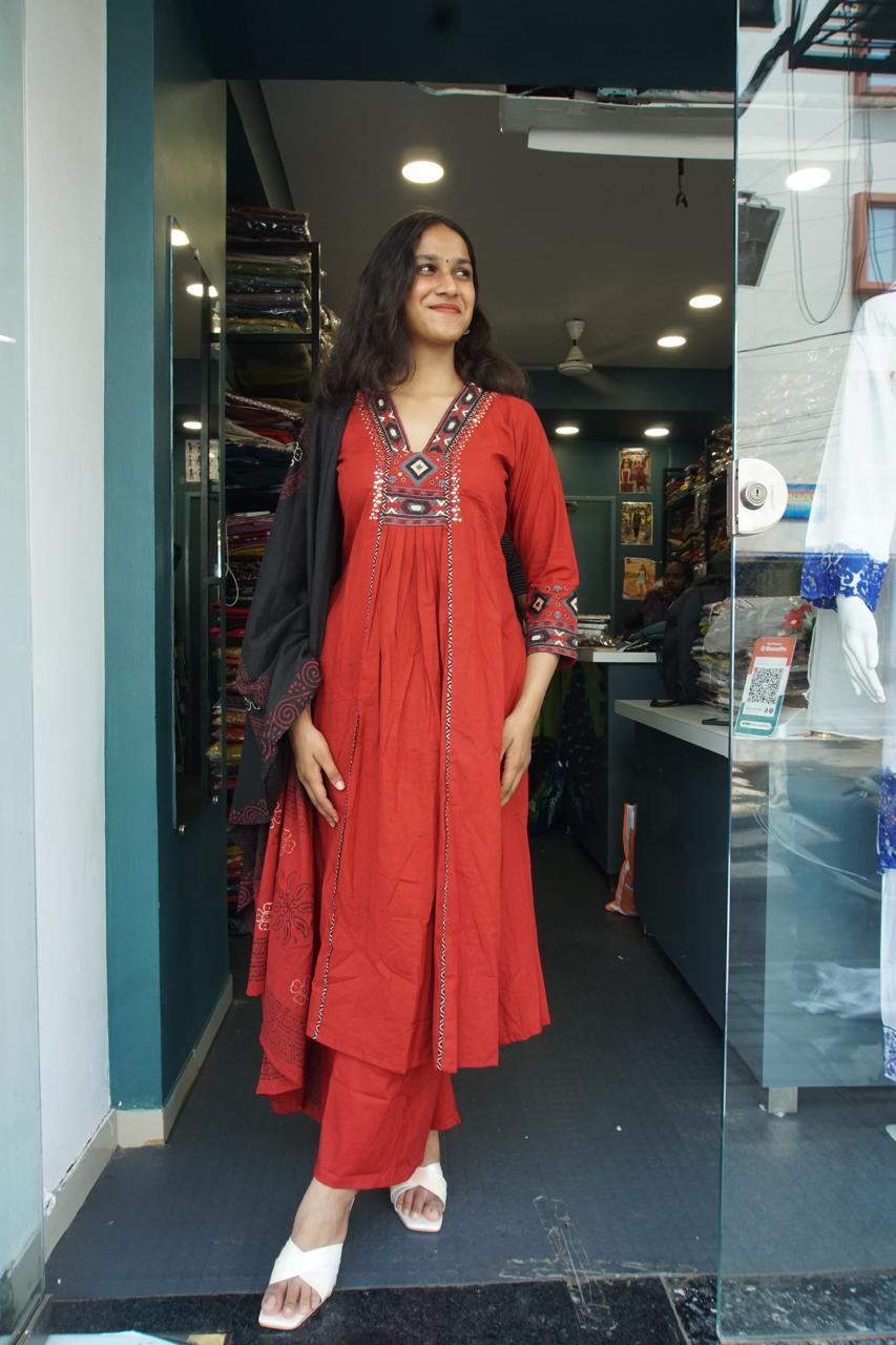 Red Colour Gamthi Work