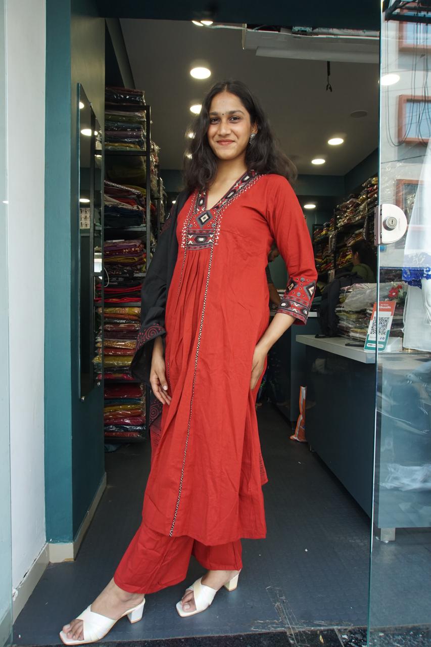 Red Colour Gamthi Work